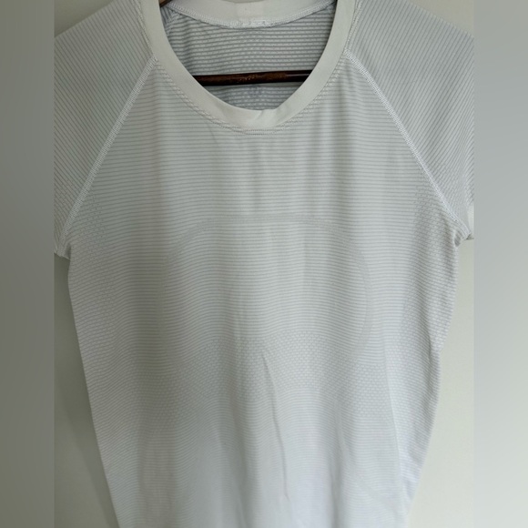 Lululemon Swiftly Tech Short Sleeve Crew
Heathered White Size 8 - Picture 5 of 7